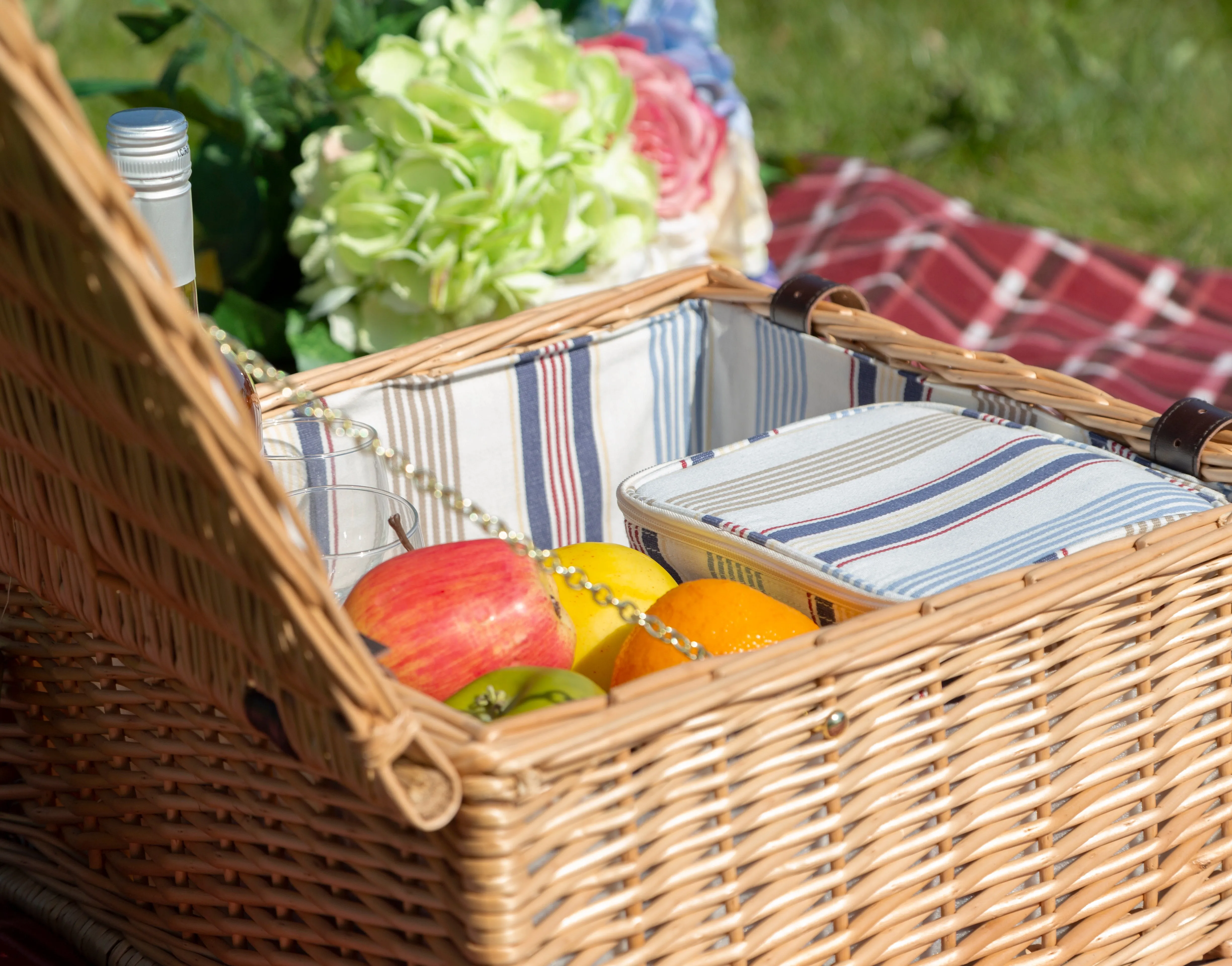 Greenfield Collection Chilworth Willow Picnic Hamper for Two People