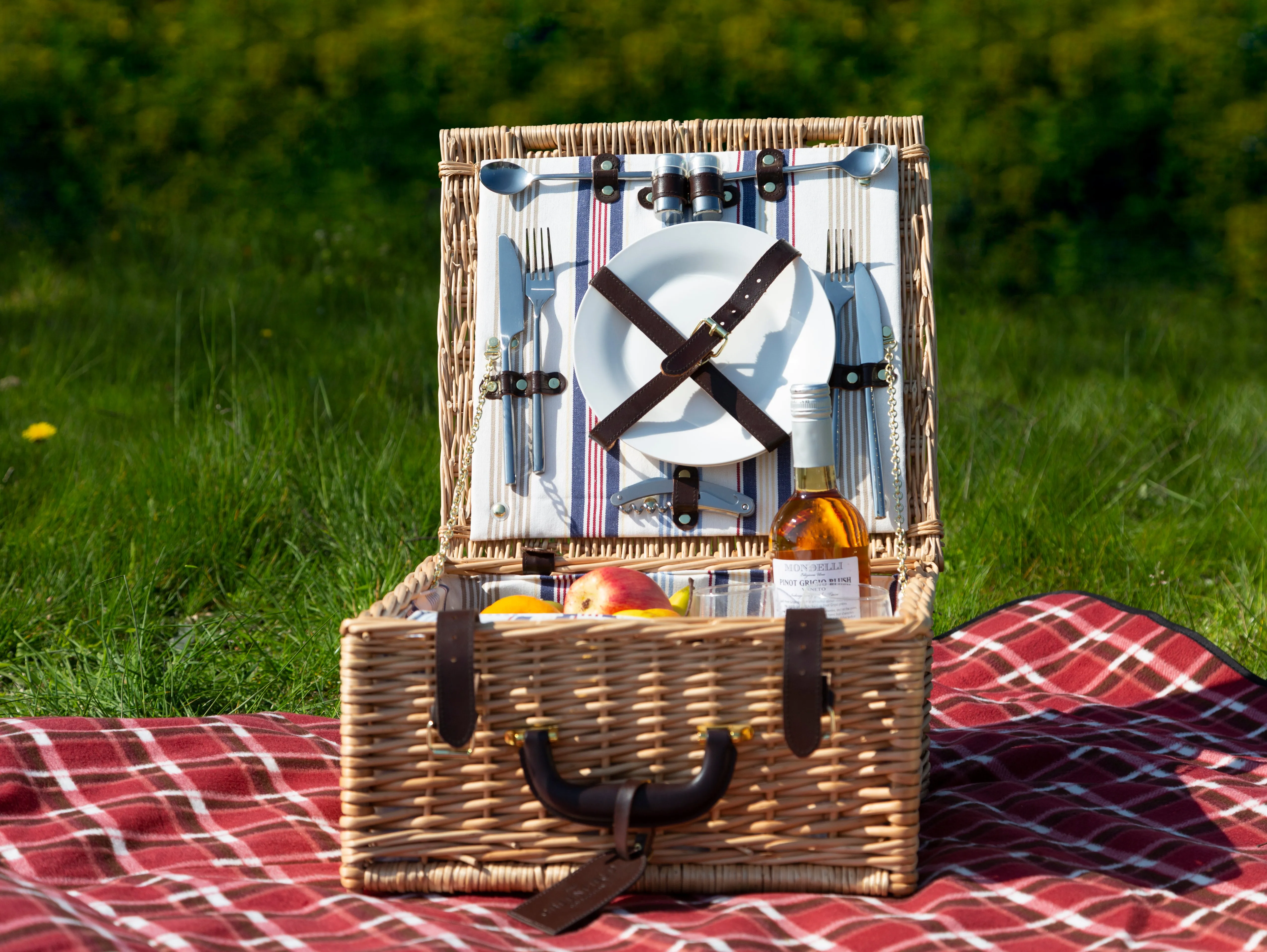 Greenfield Collection Chilworth Willow Picnic Hamper for Two People