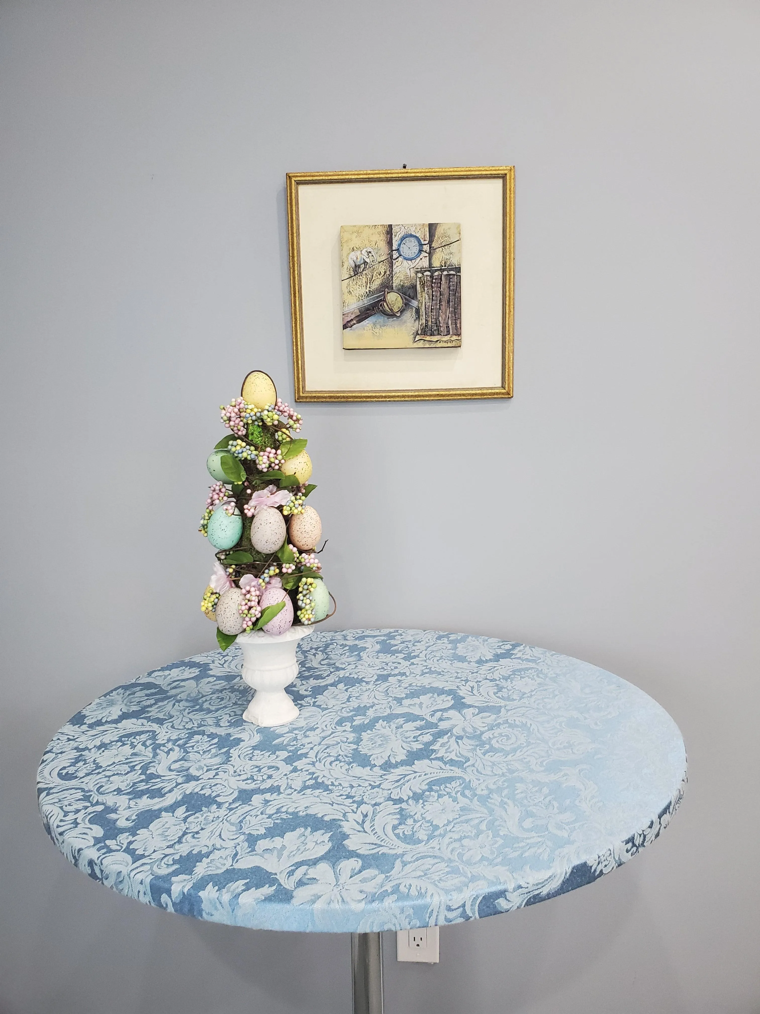 Round Miranda Damask Table Topper With Elastic